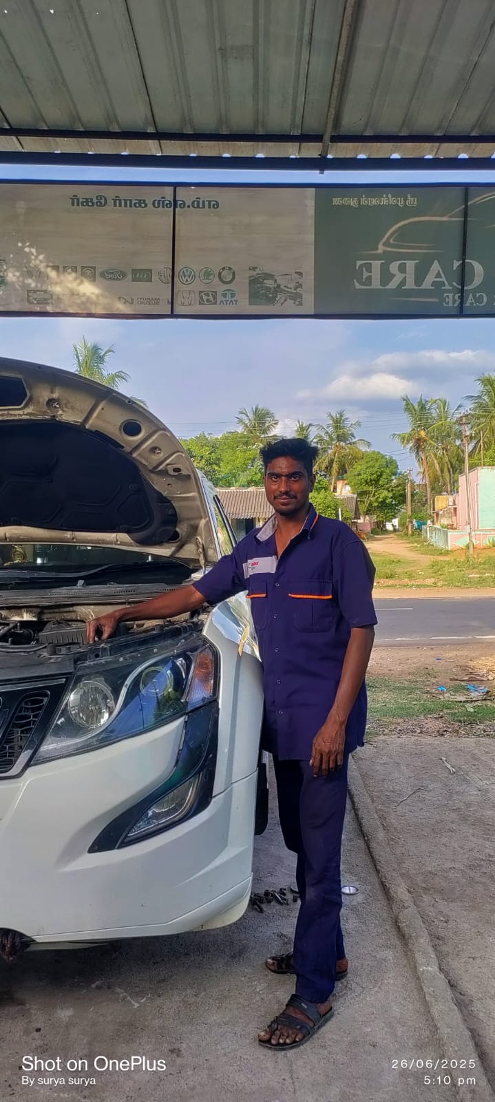 MS garage with technicians working